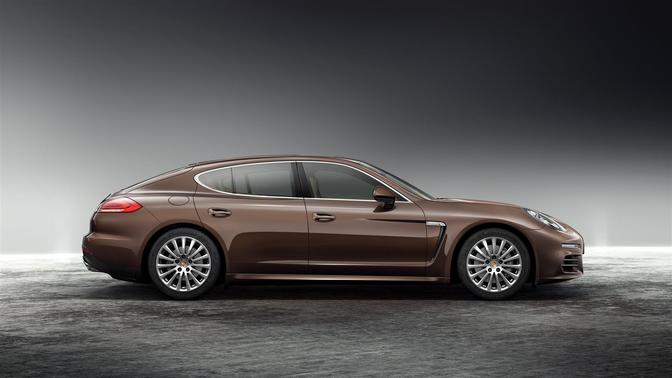 Panamera 4S Side view