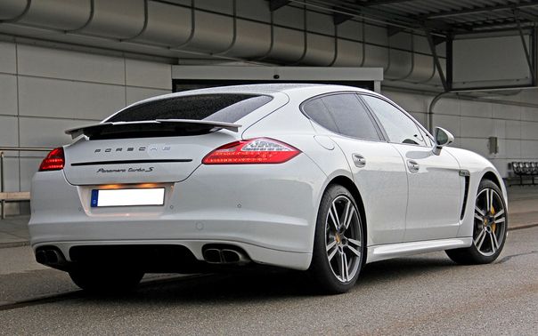 Panamera Turbo S Rear angle view