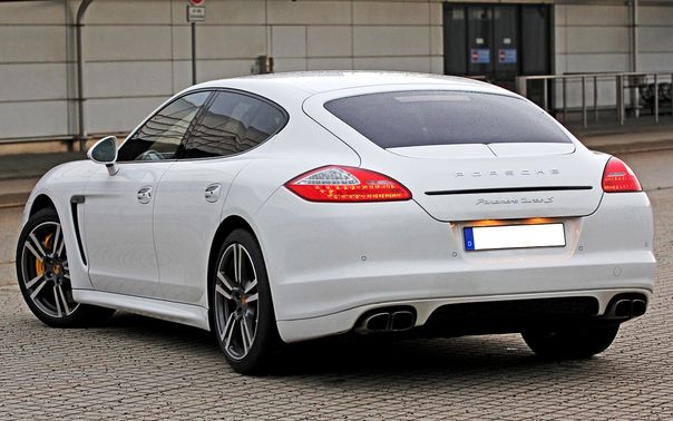 Panamera Turbo S Side view