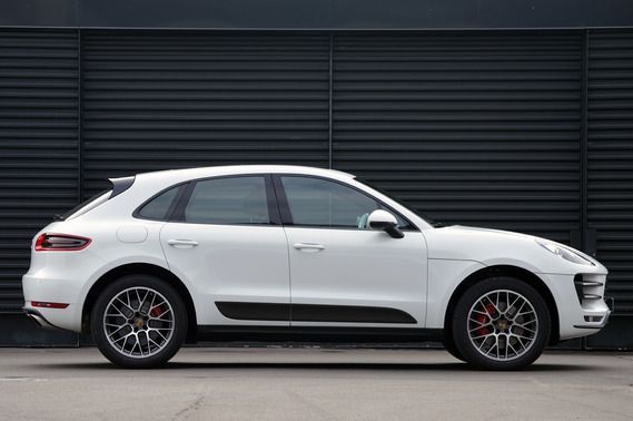 Macan Turbo-2015 Side view