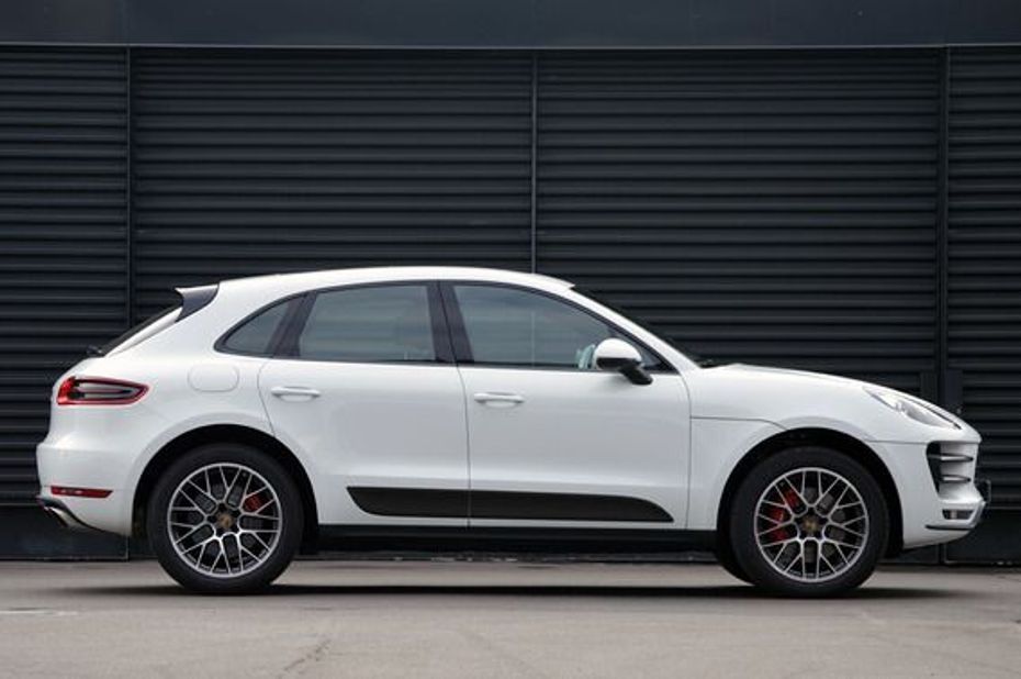 Macan Turbo-2015 Side view