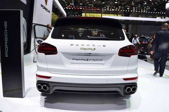 Full Rear View of Porsche Cayenne S E-Hybrid
