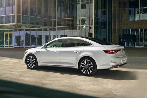 Rear Cross View of Renault Talisman