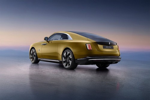 Rear Cross Side View of Rolls Royce Spectre