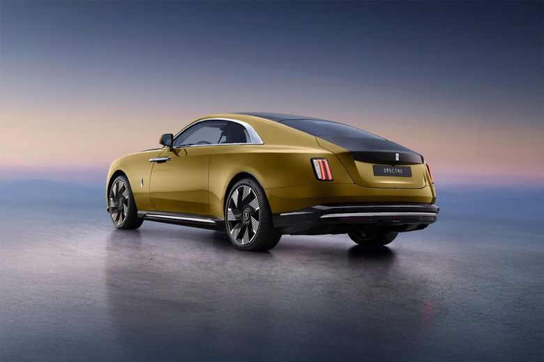 Rear Cross Side View of Rolls Royce Spectre