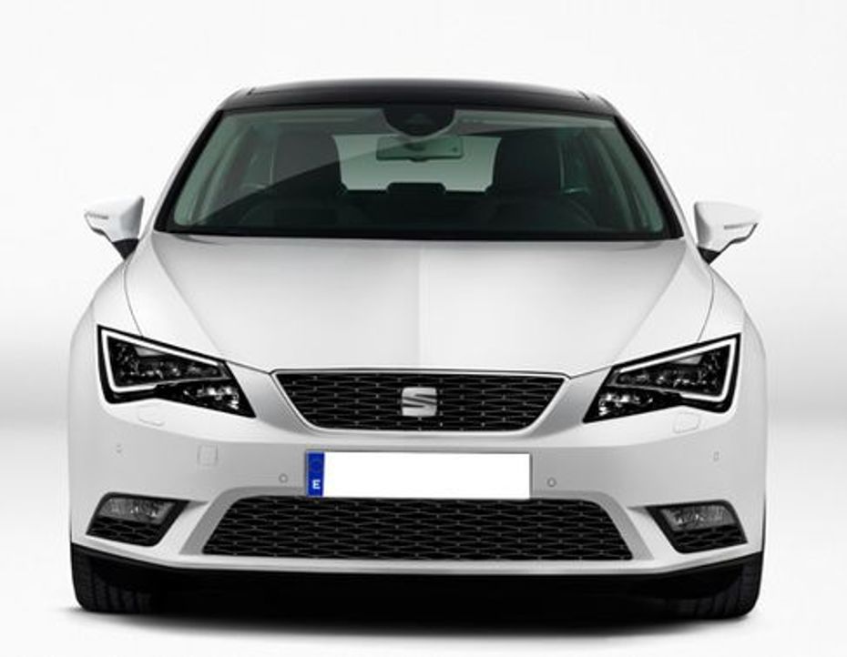 Full Front View of LEON 5DR