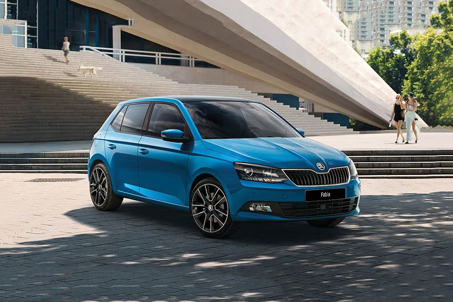 Skoda Fabia Front Cross Side View