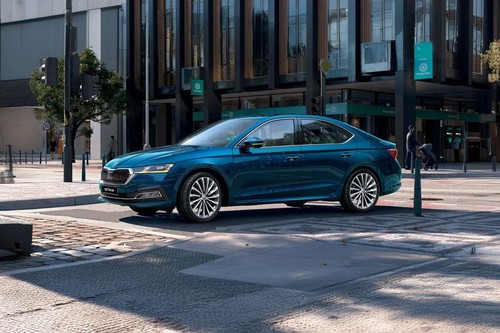 Rear Cross View of Skoda Octavia (2022-2024)