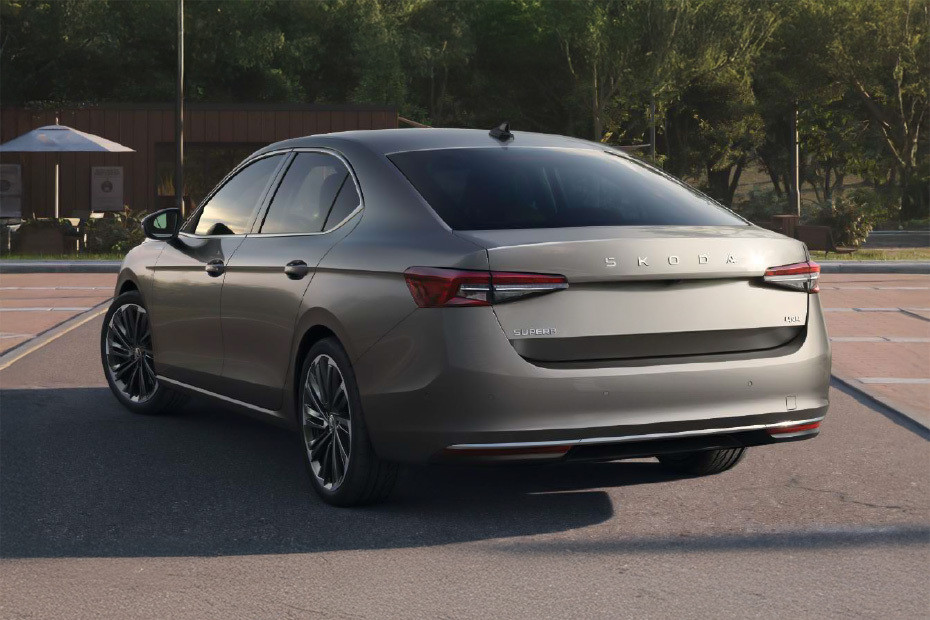 Rear Medium View of Skoda Superb