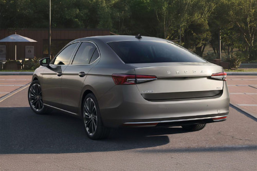 Rear Medium View of Skoda Superb