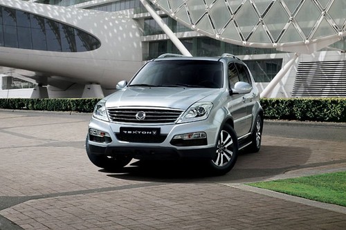Rexton W Front angle low view