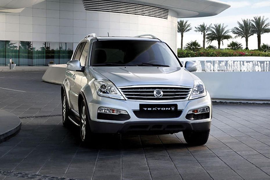 Ssangyong Rexton W Front Cross Side View