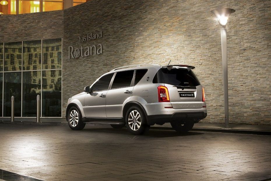 Rear Cross Side View of Ssangyong Rexton W
