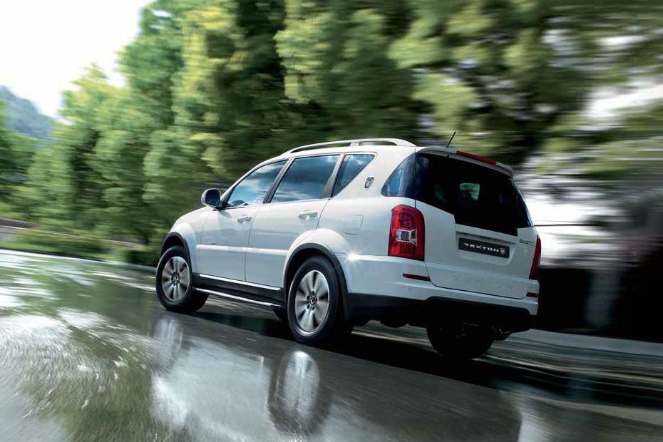 Rear Cross View of Ssangyong Rexton W