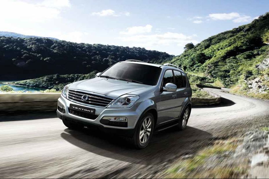 Ssangyong Rexton W Side Medium View