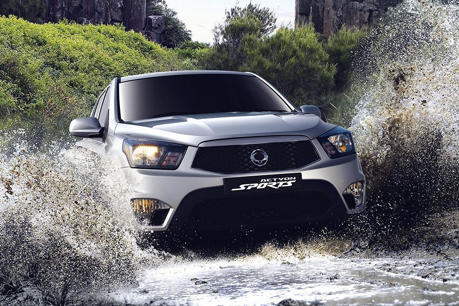 Ssangyong Actyon Sport Front Cross Side View