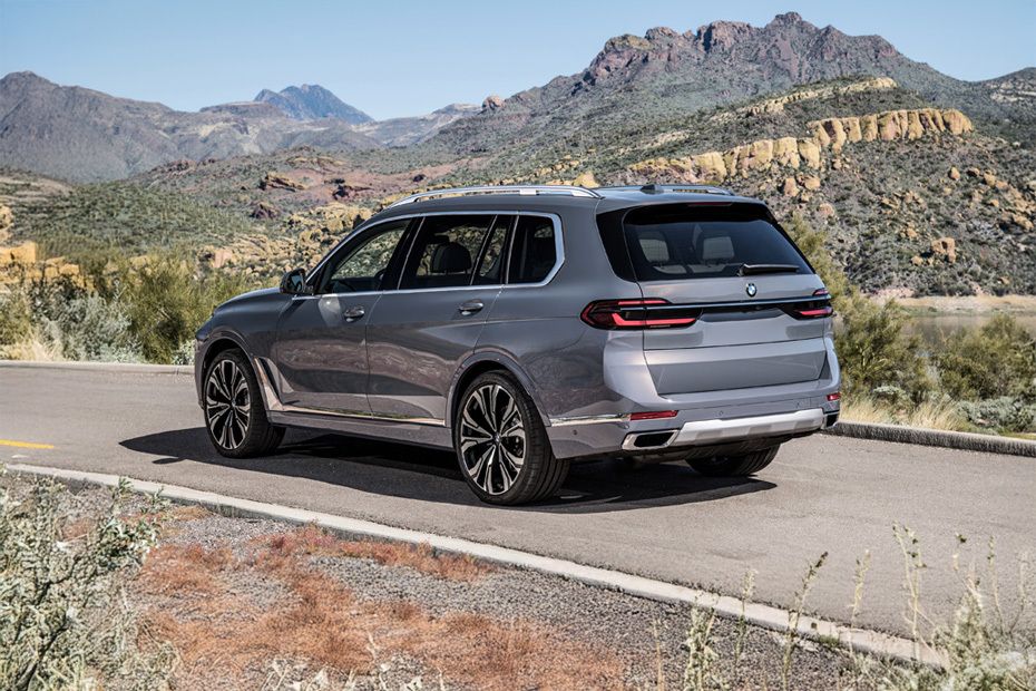 Rear Cross Side View of BMW X7
