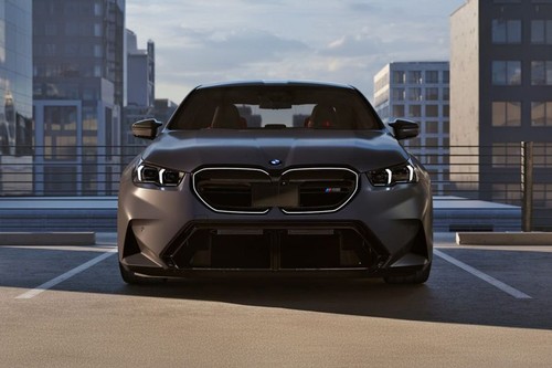 Full Front View of M5