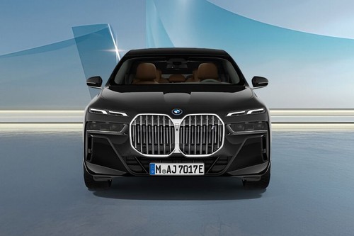 Full Front View of 7 Series