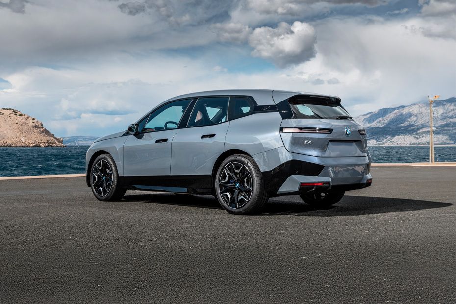 Rear Cross Side View of BMW IX