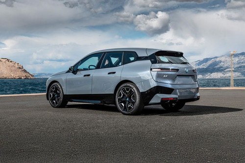 Rear Cross Side View of BMW IX