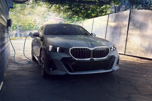 i5 Medium Angle Front View
