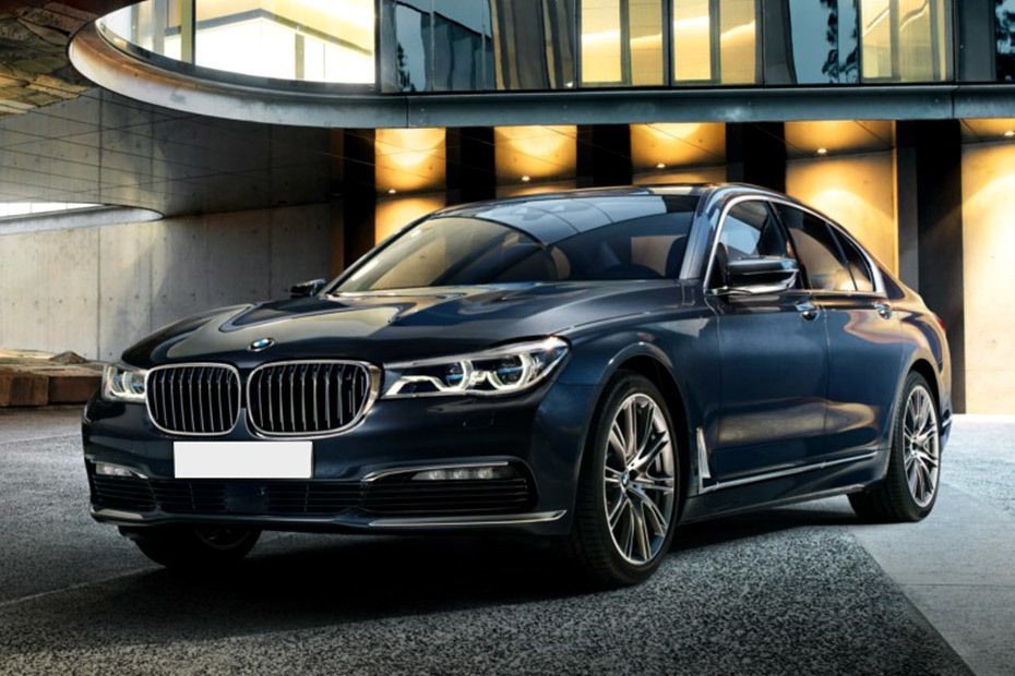 7 Series Sedan Front angle low view