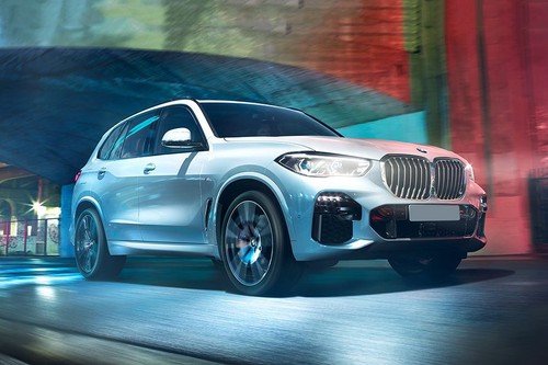 BMW X5 (2022-2023) Front Cross Side View