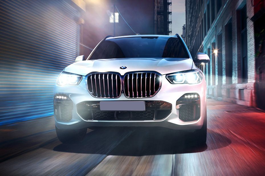 Full Front View of X5 (2022-2023)