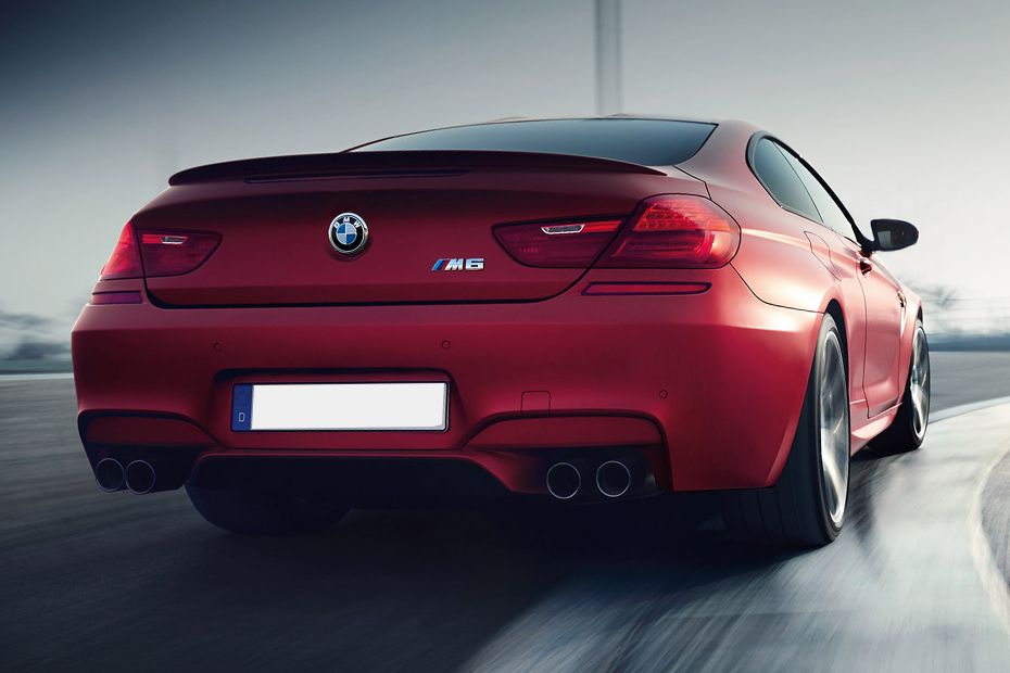Rear Medium View of BMW M6 Coupe