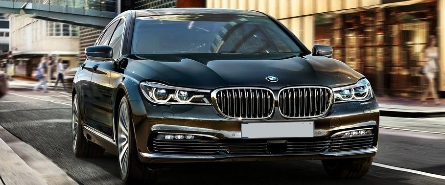 7 series (2016-2017) Medium Angle Front View
