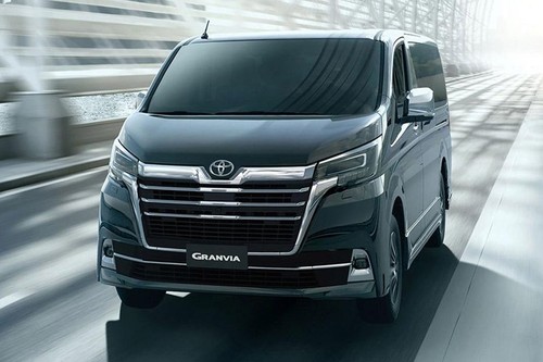 Toyota Granvia Front Medium View