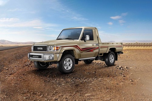 Land Cruiser Pick Up Front angle low view