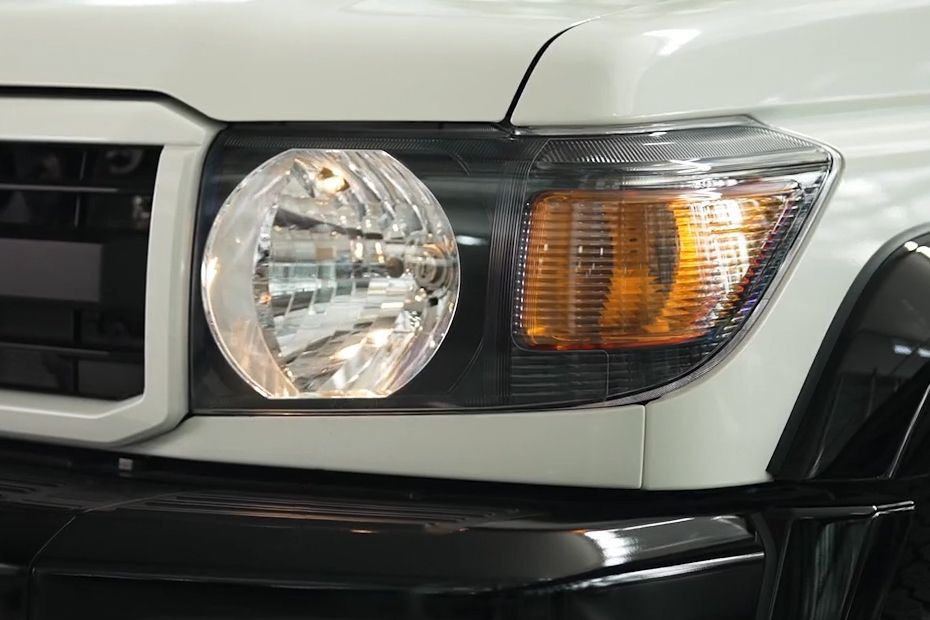Land Cruiser Pick Up Headlight