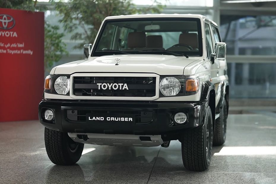 Land Cruiser Pick Up Tilted Front View