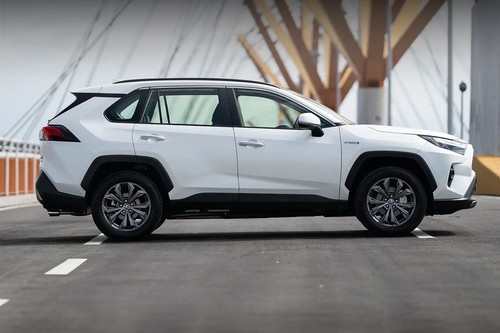 RAV 4 HEV 2024-2025 Medium Angle Front View