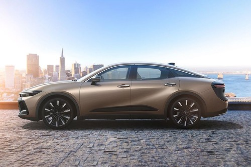 Crown Hybrid Side view