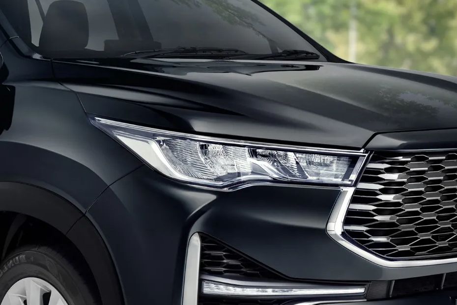 Innova Hycross Headlight