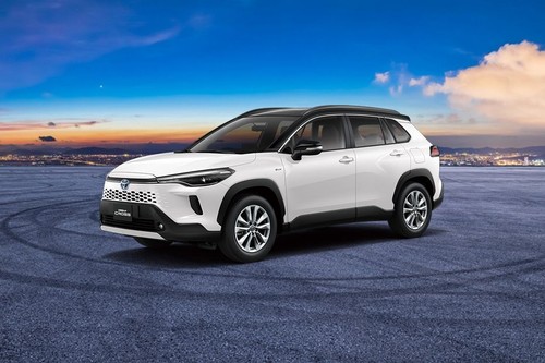 Corolla Cross Hybrid Front angle low view