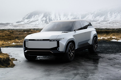 Land Cruiser SE Front angle low view