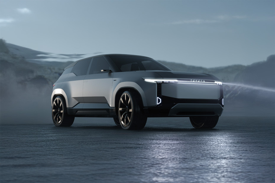 Toyota Land Cruiser SE Front Medium View