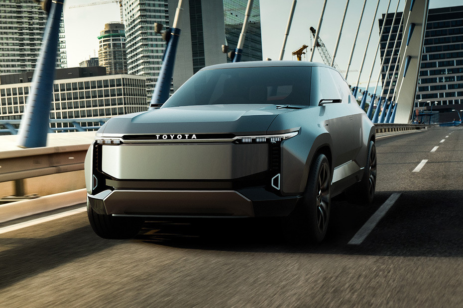 Toyota Land Cruiser SE Front Side View