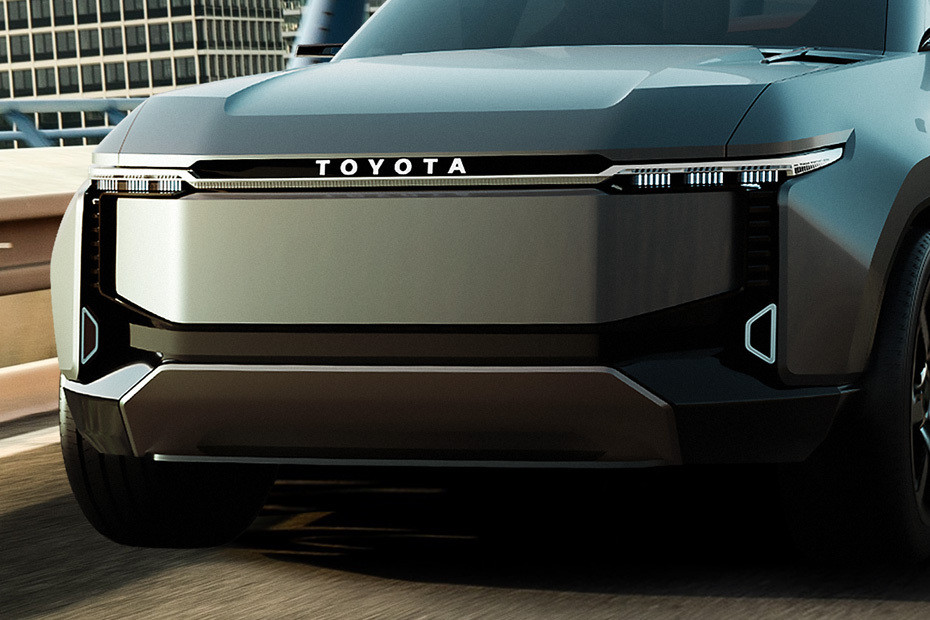 Land Cruiser SE Grille View