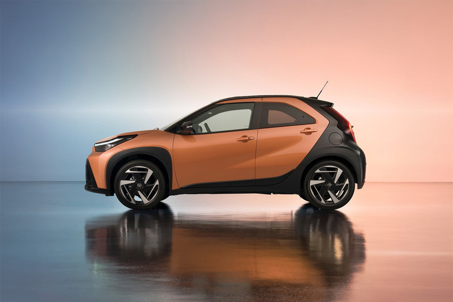 Aygo X Side view