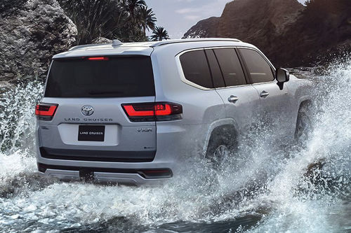 Land Cruiser Hybrid Rear angle view
