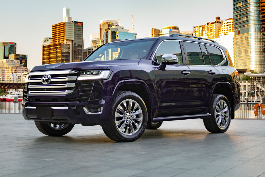 Land Cruiser 300 Front angle low view
