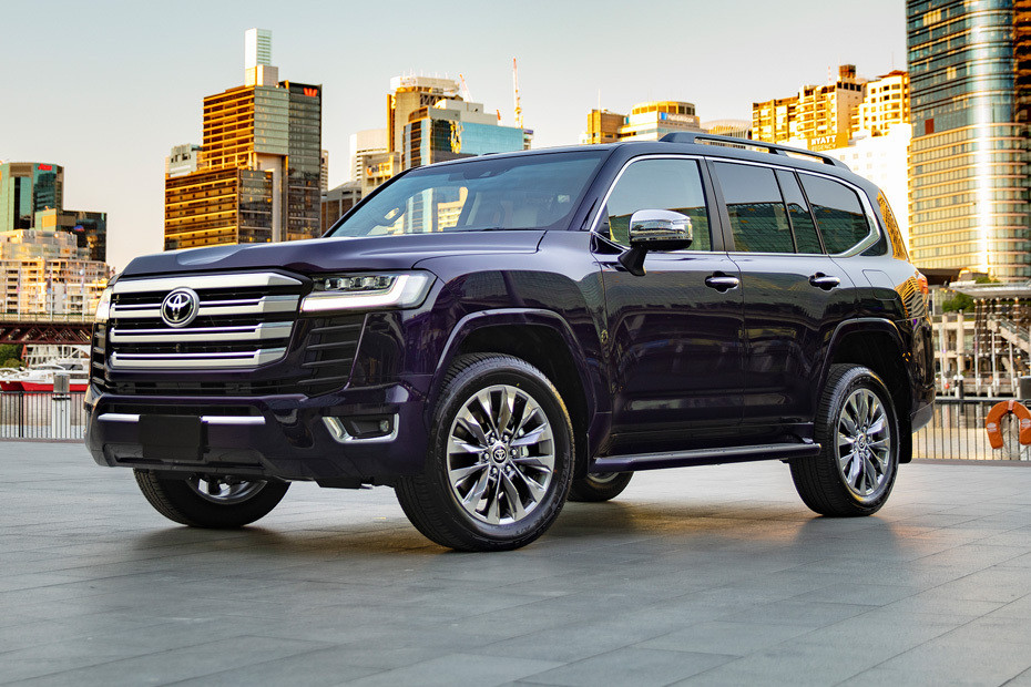 Land Cruiser 300 Front angle low view