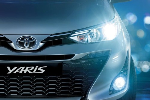 Yaris Hatchback Headlight