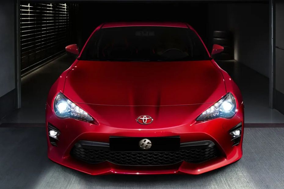 Full Front View of 86