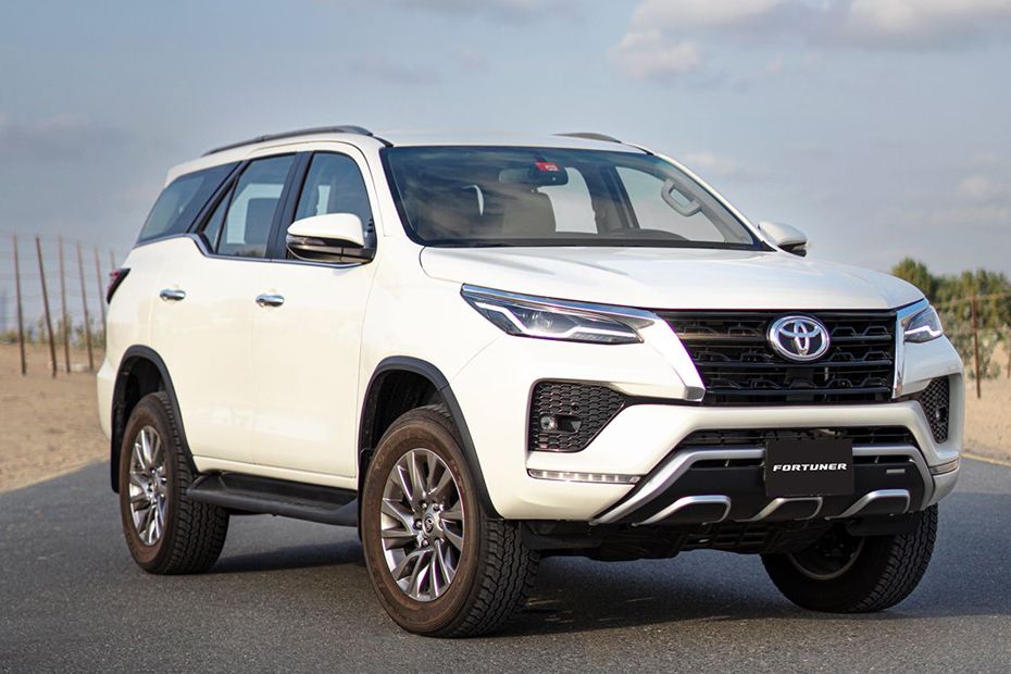 Toyota Fortuner Front Medium View